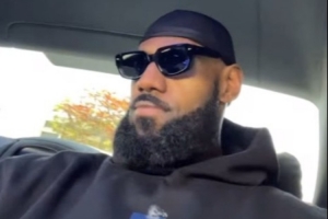 老头乐！詹姆斯晒出开车听歌自嗨视频：我就是那个人！
