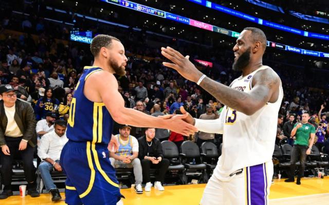 勇士打硬仗还靠库追汤！铁三角卡位战逞威扎心湖人