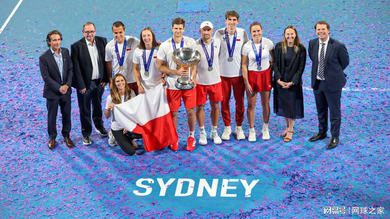 足球联赛-斯瓦泰克罕见两连败吞蛋落泪，波兰险胜瑞士夺得联合杯冠军