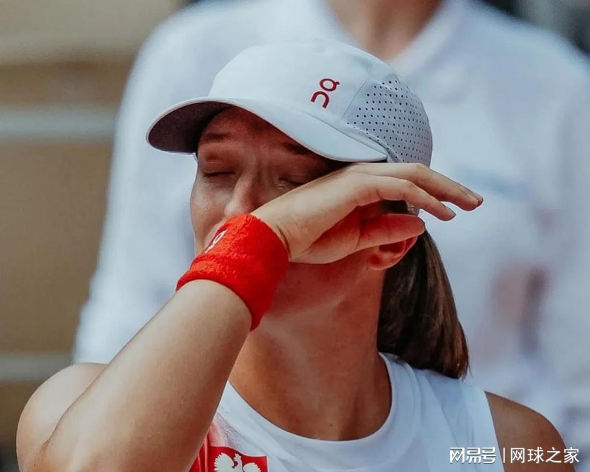 足球联赛-斯瓦泰克罕见两连败吞蛋落泪，波兰险胜瑞士夺得联合杯冠军