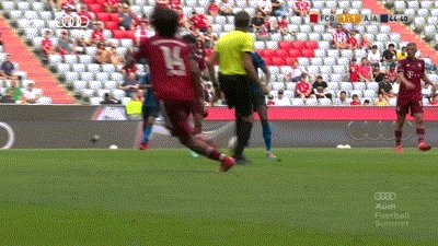 1627198715322032095.gif 足球联赛-纳帅的惊与喜:齐尔克泽失空门,理查兹“反向阿芳”