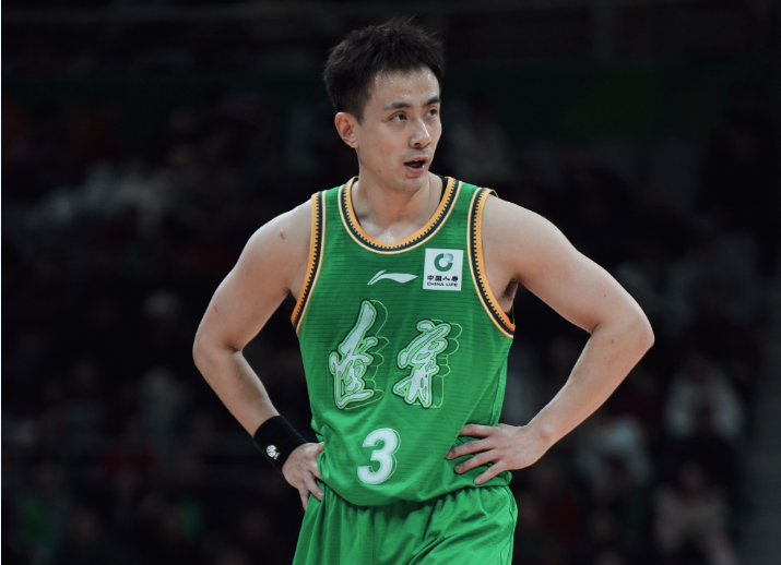 辽疆大战变菜鸡对决！赵继伟6中1仅2分 却送11助攻复仇新疆